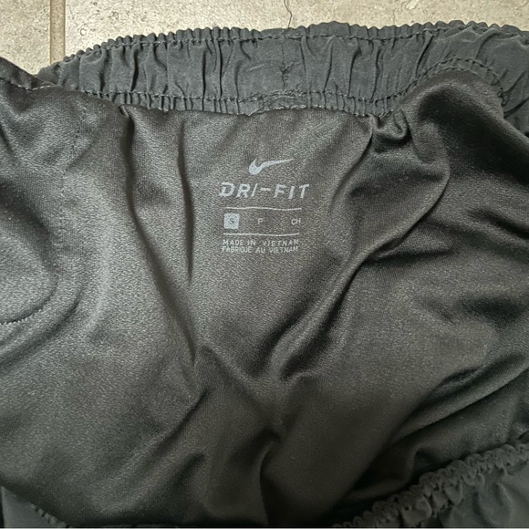 All black Nike tempo short. Size S - Picture 3 of 4